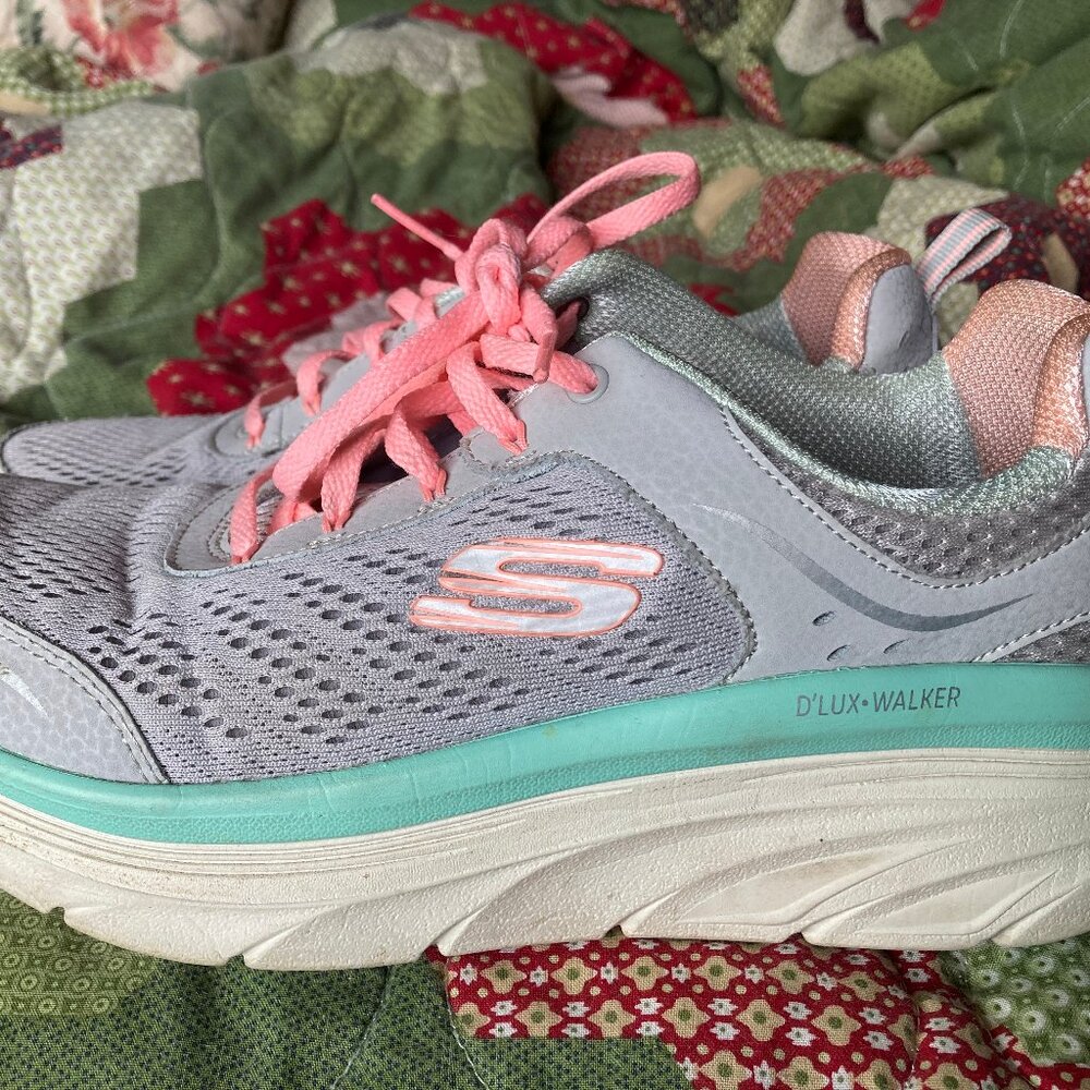 Sketchers D'Lux Walkers Size 9